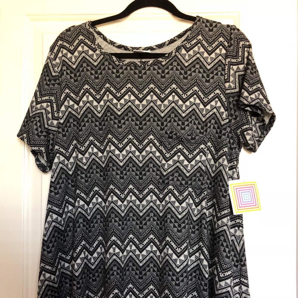 LuLaRoe black and gray chevron Carly